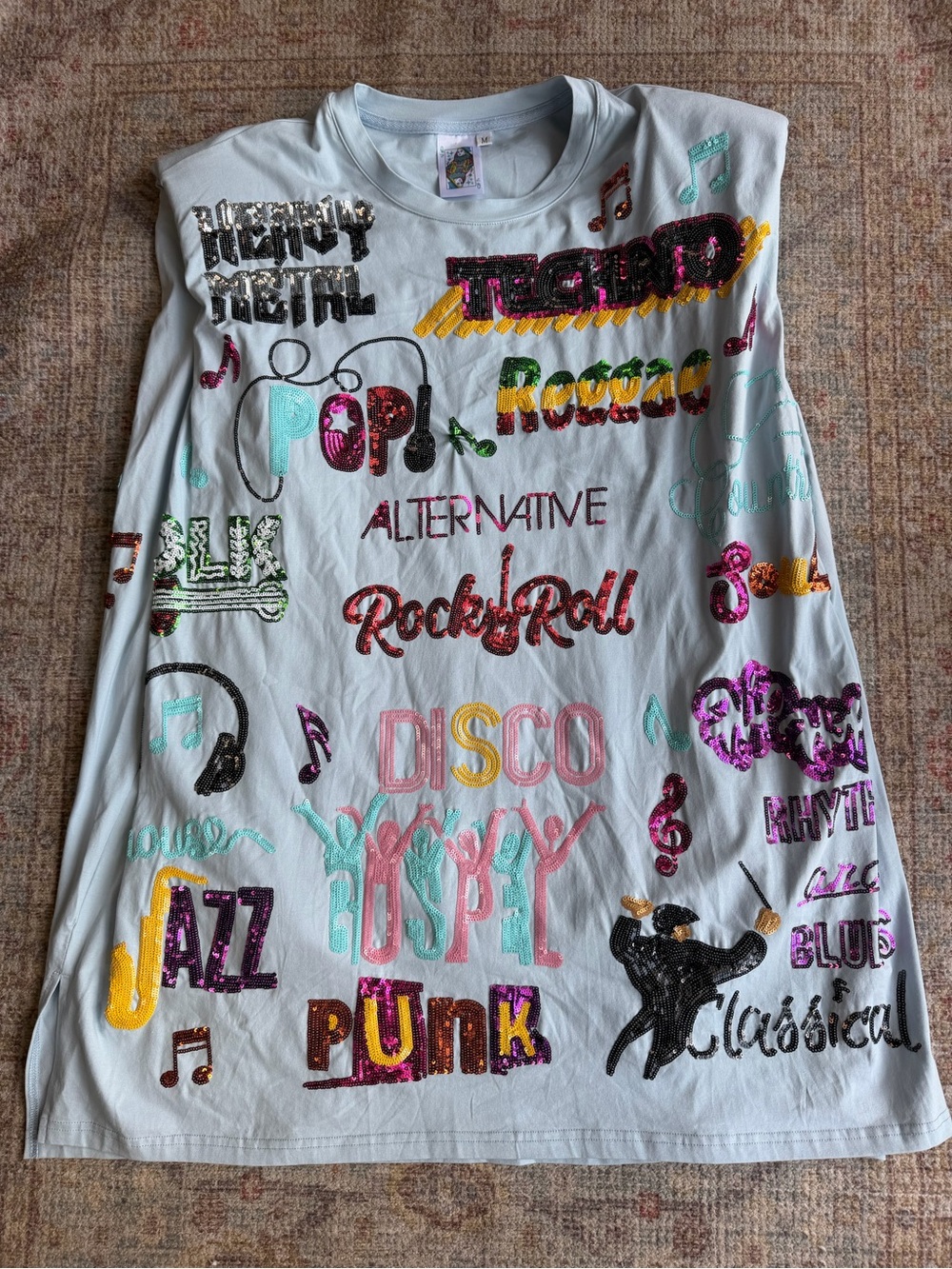 QUEEN OF SPARKLES White Sequin Music-Print Midi Dress